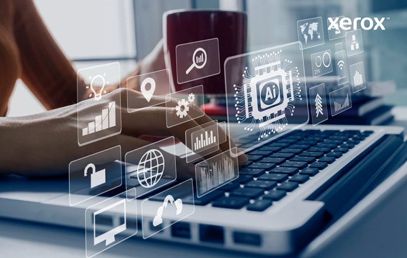 Hände tippen auf einem Laptop mit digitalen Symbolen, die KI und Datenanalyse symbolisieren. Hände tippen auf einem Laptop mit digitalen Symbolen, die KI und Datenanalyse symbolisieren.