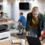 Xerox® C255a Multifunktionsdrucker in einer Arbeitsumgebung